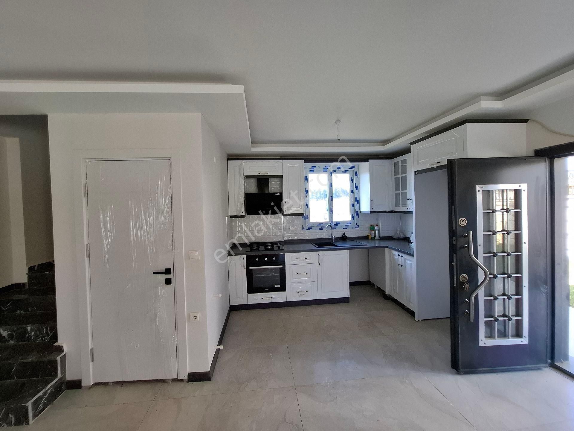 Rw Akar'dan Akarca'da Havuzlu Sitede Müstakil 3+1 Villa - Görsel 23