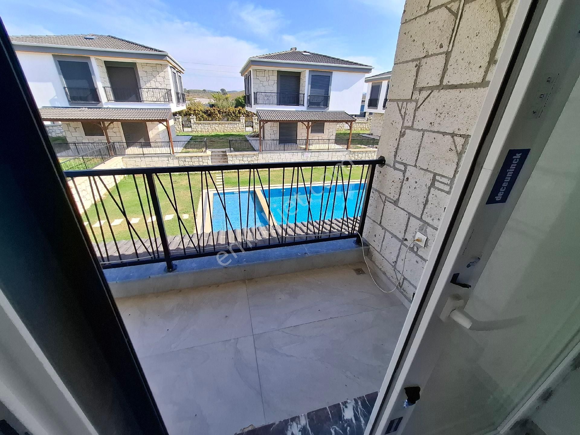 Rw Akar'dan Akarca'da Havuzlu Sitede Müstakil 3+1 Villa - Görsel 14