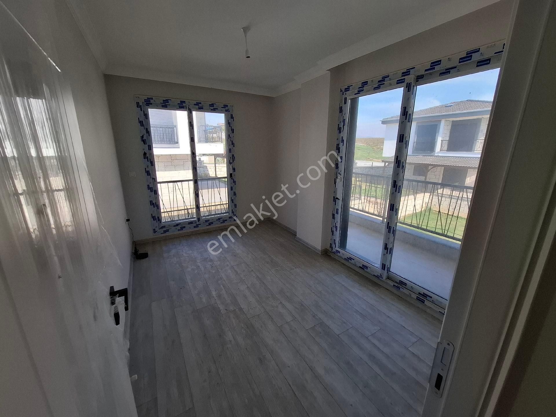 Rw Akar'dan Akarca'da Havuzlu Sitede Müstakil 3+1 Villa - Görsel 17