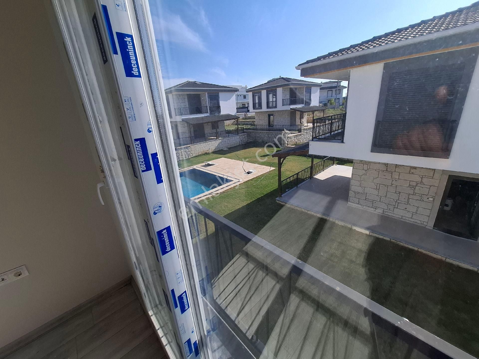 Rw Akar'dan Akarca'da Havuzlu Sitede Müstakil 3+1 Villa - Görsel 8