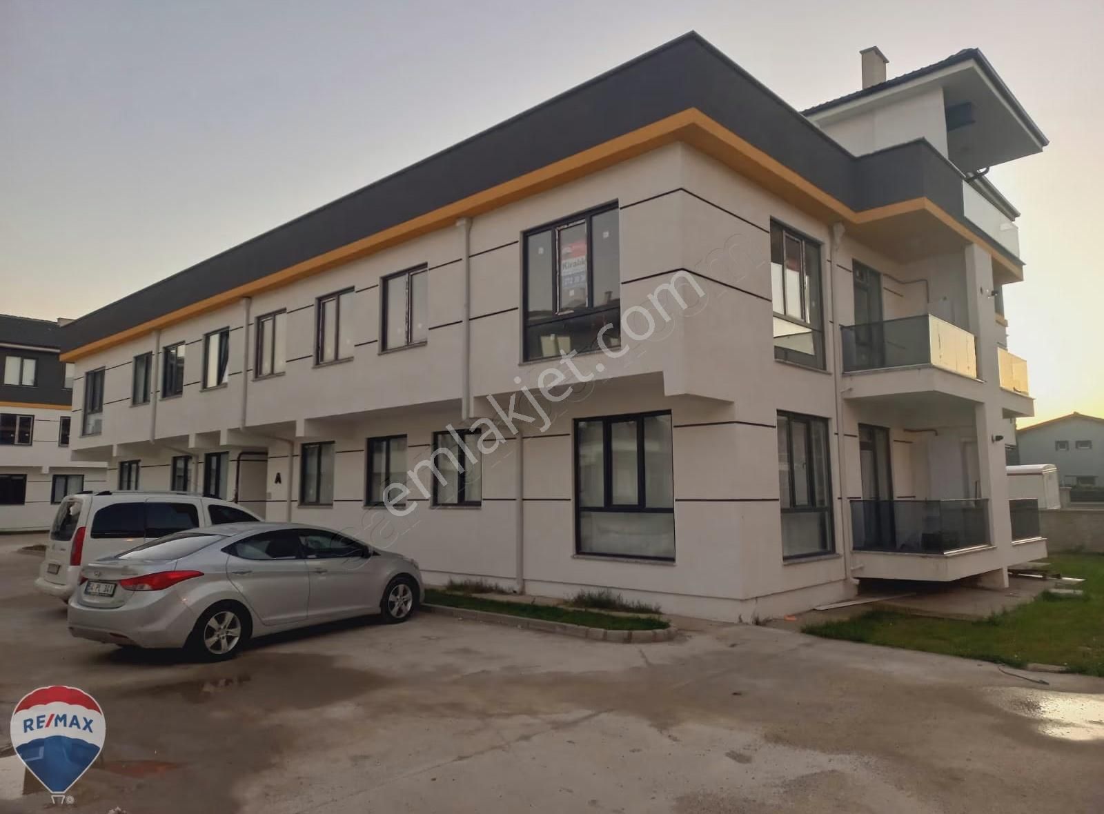 Remax Mavi Erol Çekcan Dan Arifiyede 3+1 Kiralık Sıfır Daire - Görsel 3