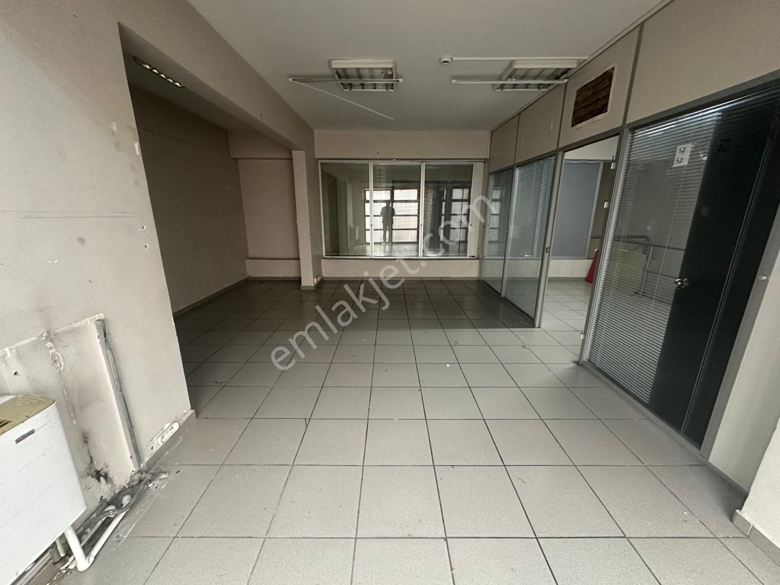 Em-of Emlak'tan Bölmeli Yapılı 156 M2 Köşe İş Yeri - Görsel 9