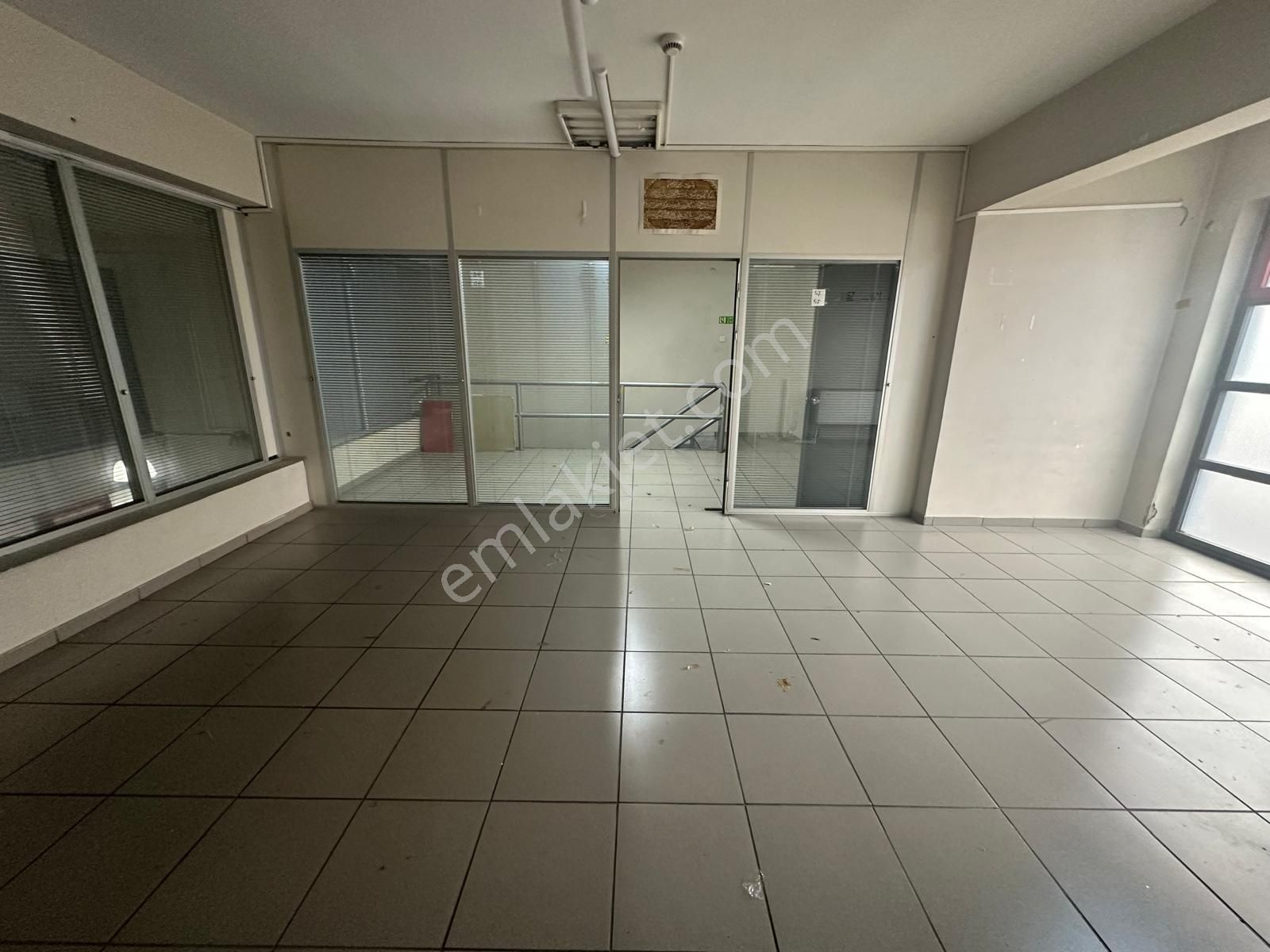 Em-of Emlak'tan Bölmeli Yapılı 156 M2 Köşe İş Yeri - Görsel 10