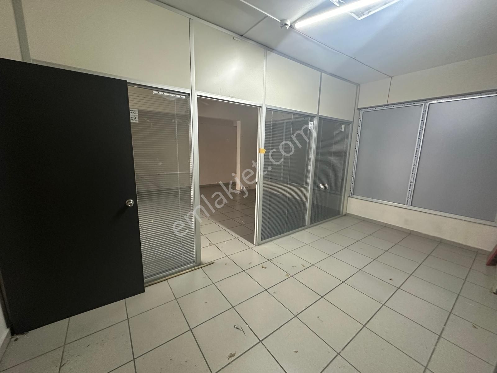 Em-of Emlak'tan Bölmeli Yapılı 156 M2 Köşe İş Yeri - Görsel 6