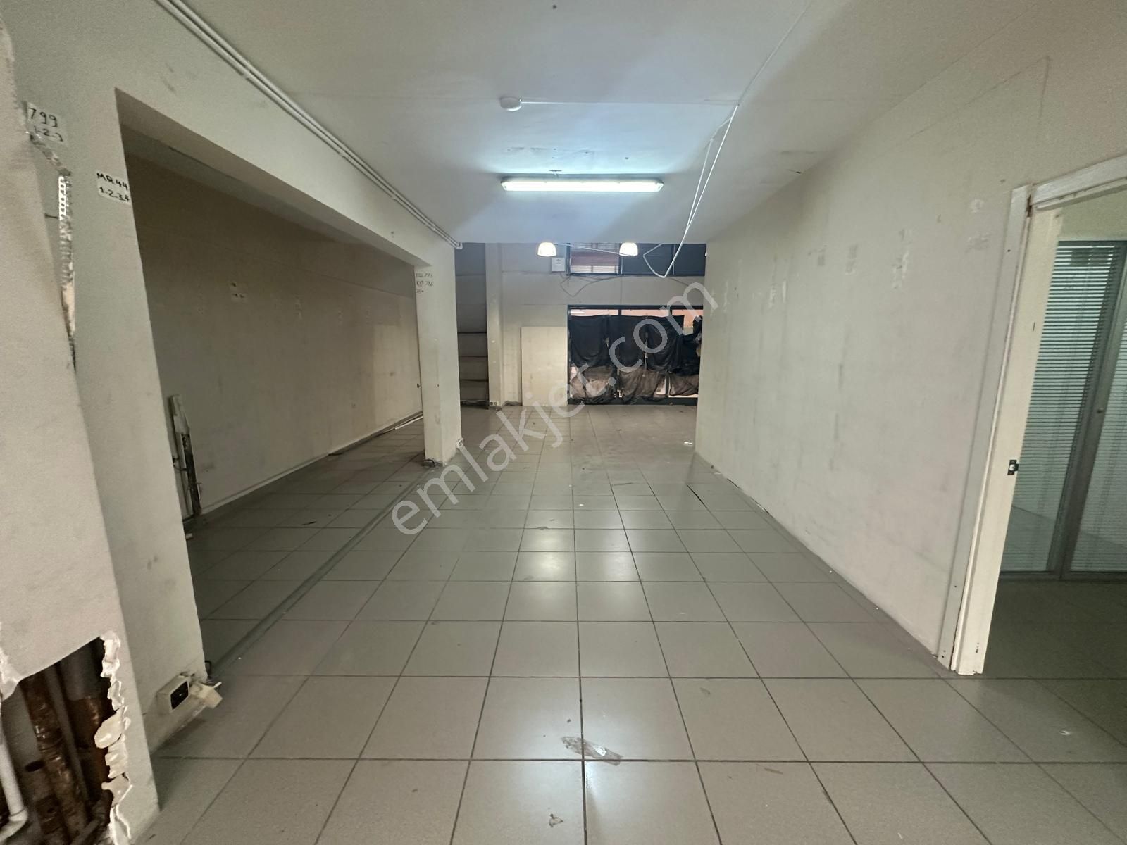 Em-of Emlak'tan Bölmeli Yapılı 156 M2 Köşe İş Yeri - Görsel 5