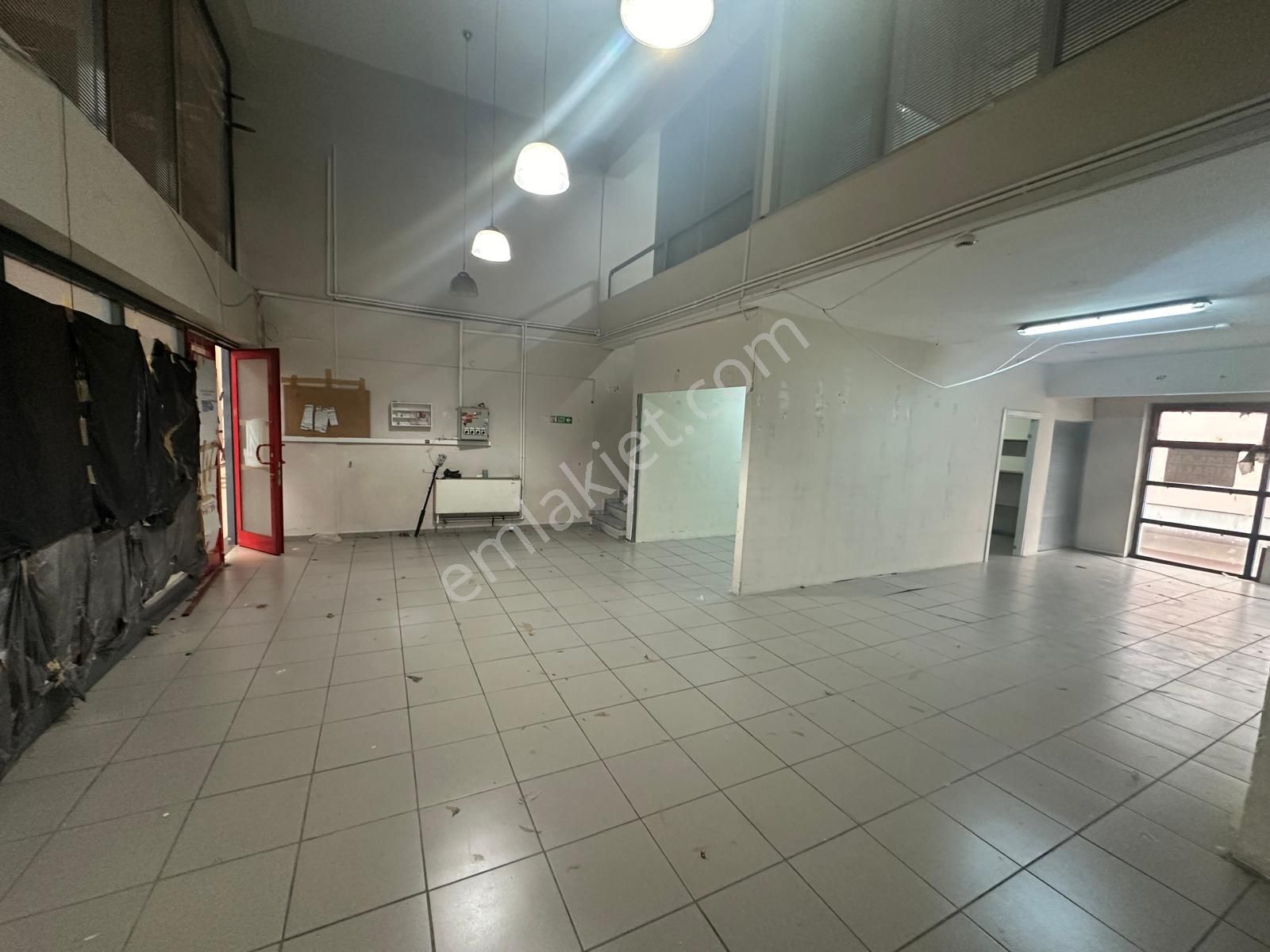 Em-of Emlak'tan Bölmeli Yapılı 156 M2 Köşe İş Yeri - Görsel 4