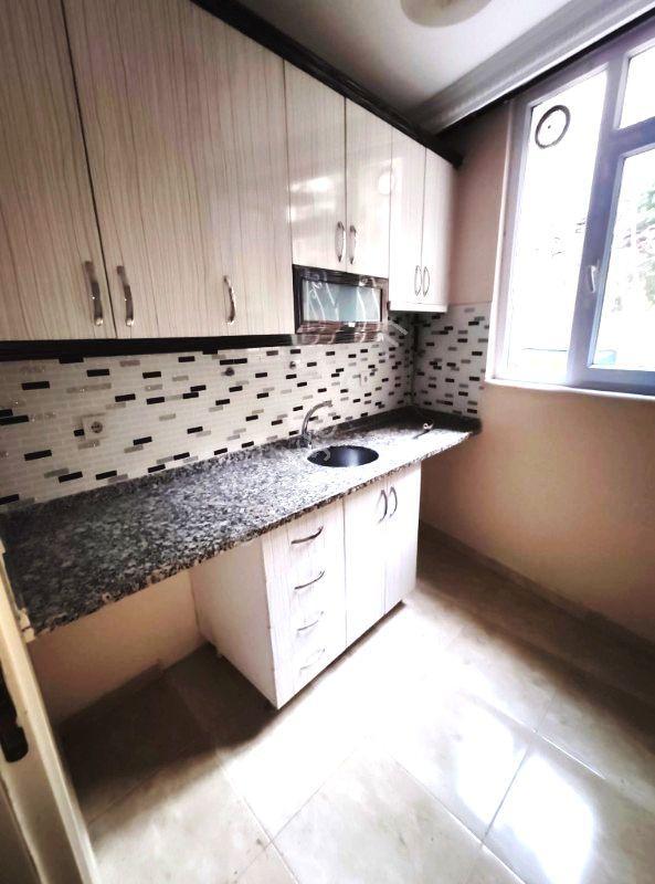 Eyüp Rami Yeni Mh. 2+1 / 80m2 / 10-15 Yıllık Bina / Bahçeli / Kredili / Kot 2 Daire - Görsel 12