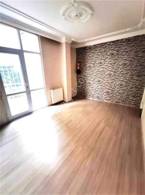 Eyüp Rami Yeni Mh. 2+1 / 80m2 / 10-15 Yıllık Bina / Bahçeli / Kredili / Kot 2 Daire - Görsel 2
