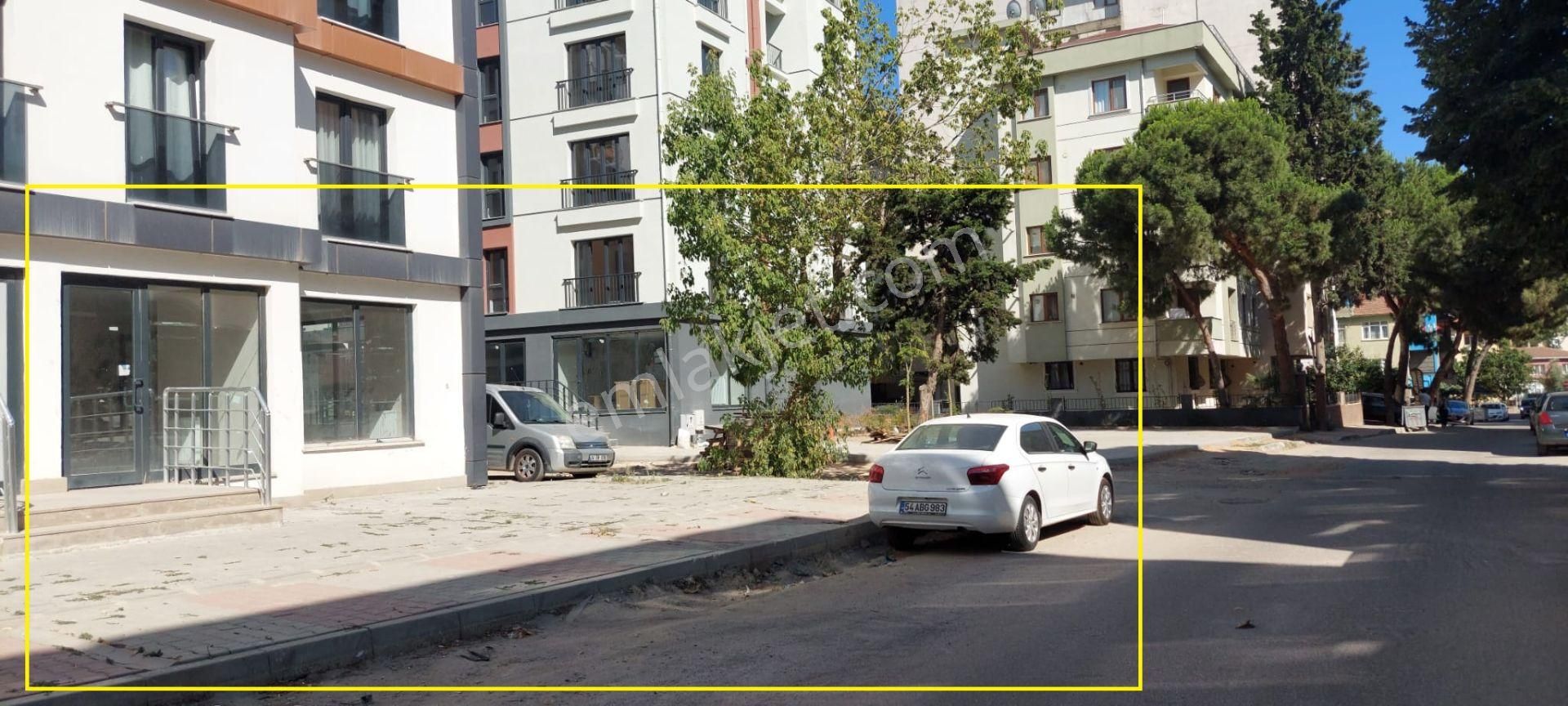 Kartal Cevizli Zeytnlik Caddesi Üzerinde Sıfır Geniş Köşe Dükkan