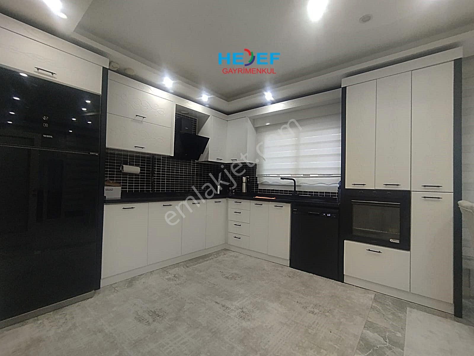 Hedef'ten Akdeniz Mah'de Site İçerisinde Kombili Havuzlu 4+1