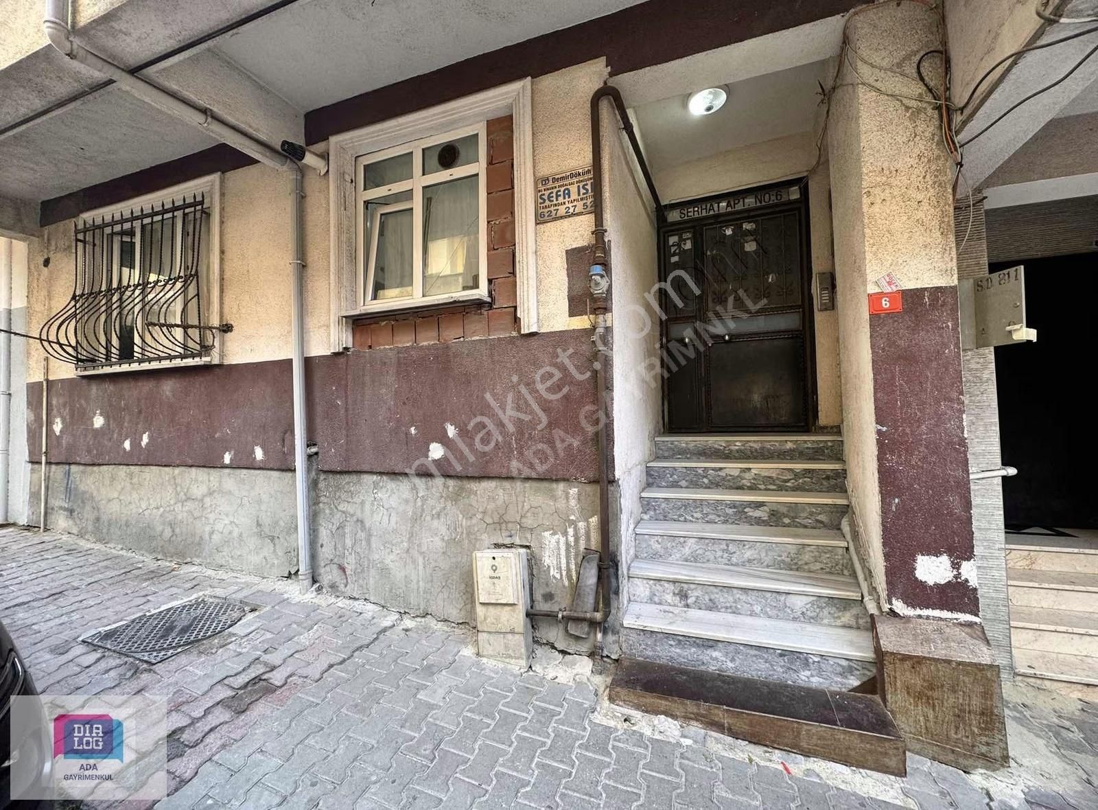 Bağcılar Göztepede Merkezi Konumda 2+1 Satılık Giriş Kat Daire