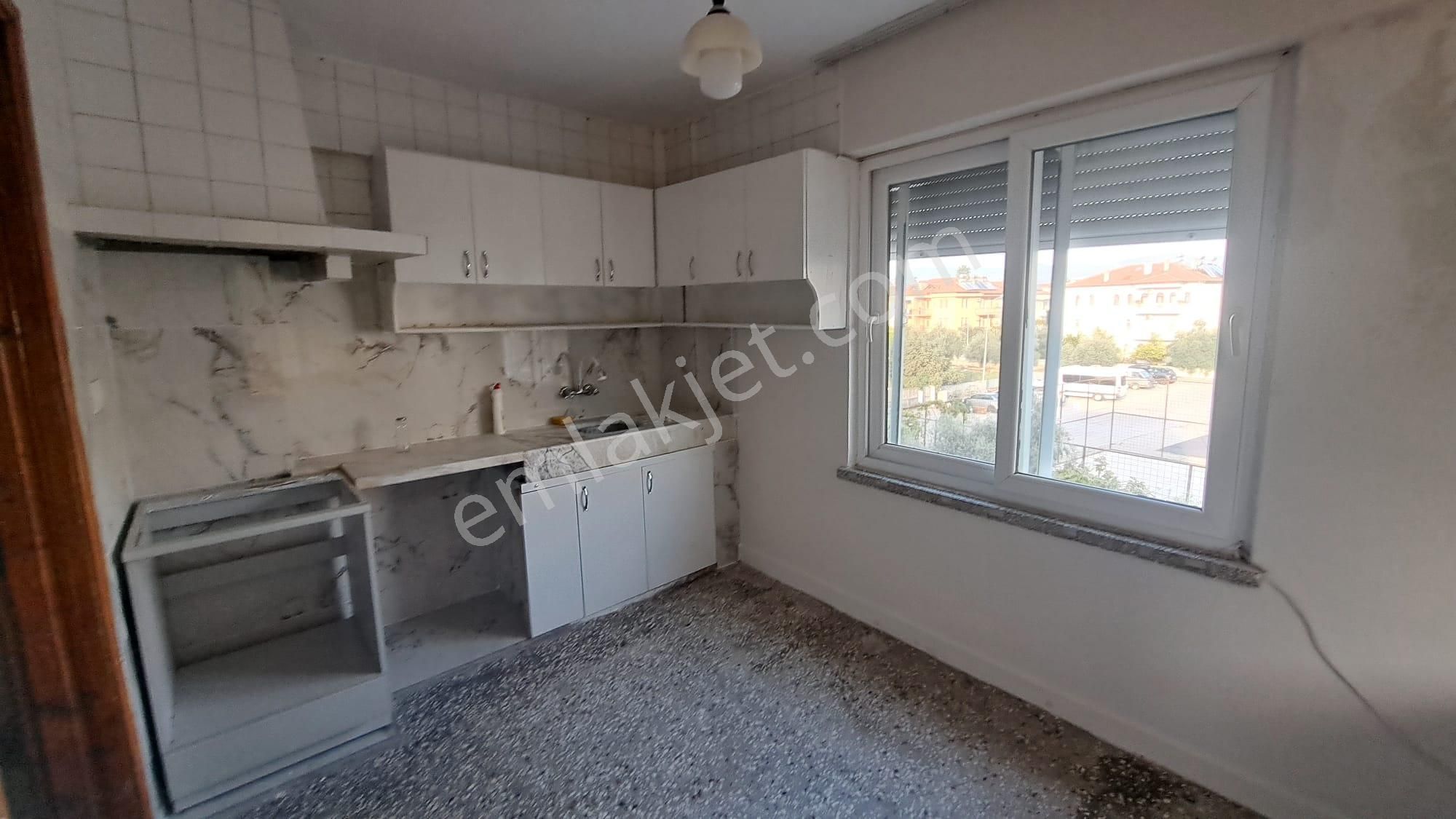 Stop’tan Taşyaka 2+1 Kapalı Mutfak Eşyasız Merkezi Konumda Kiralık Daire