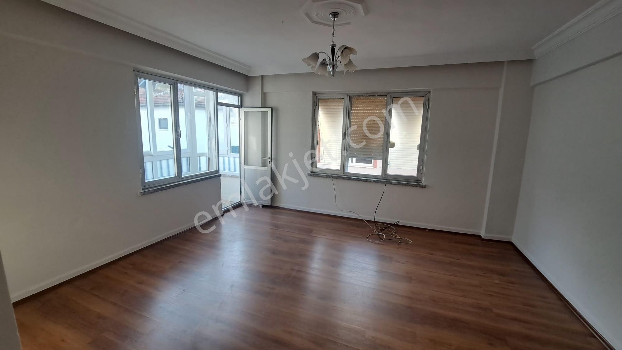 Stop’tan Taşyaka 2+1 Kapalı Mutfak Eşyasız Merkezi Konumda Kiralık Daire - Görsel 4