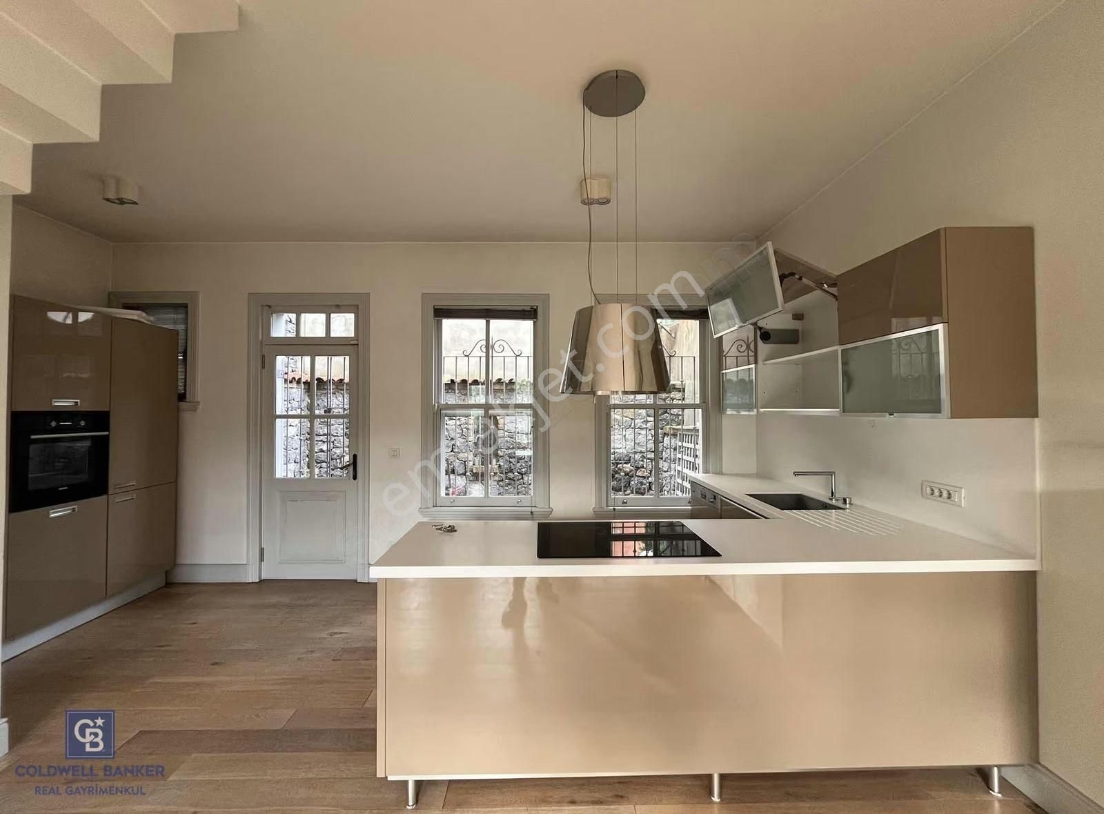 Üsküdar Kuzguncuk Da Bahçeli , Boğaz Manzaralı Kiralık Köşk - Görsel 12