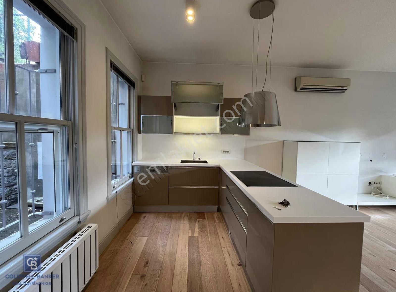 Üsküdar Kuzguncuk Da Bahçeli , Boğaz Manzaralı Kiralık Köşk - Görsel 21