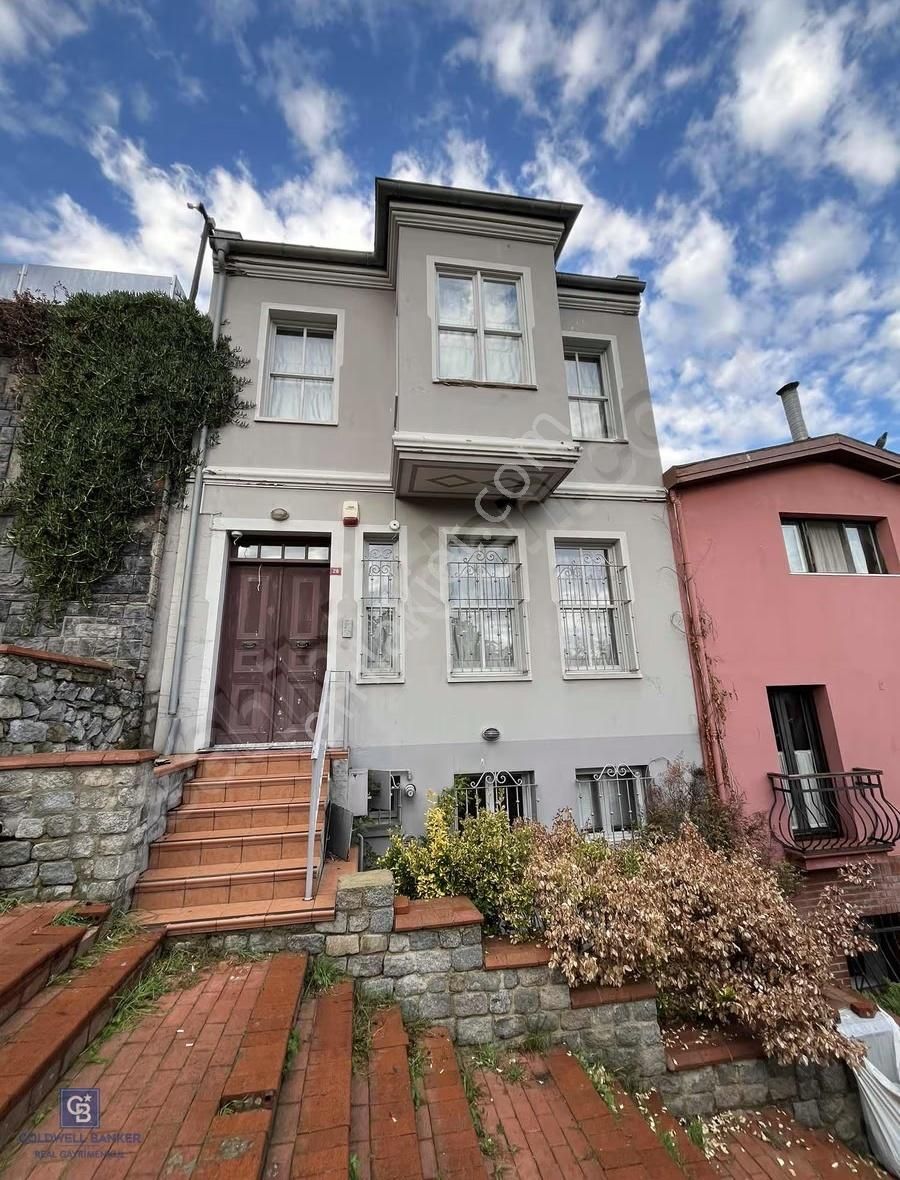 Üsküdar Kuzguncuk Da Bahçeli , Boğaz Manzaralı Kiralık Köşk