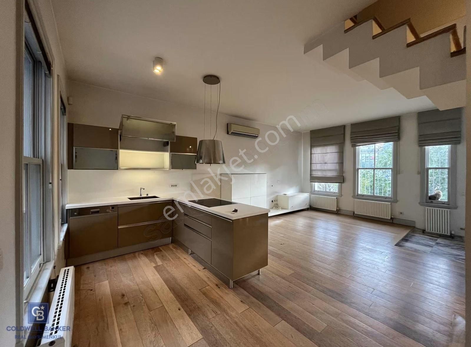 Üsküdar Kuzguncuk Da Bahçeli , Boğaz Manzaralı Kiralık Köşk - Görsel 17