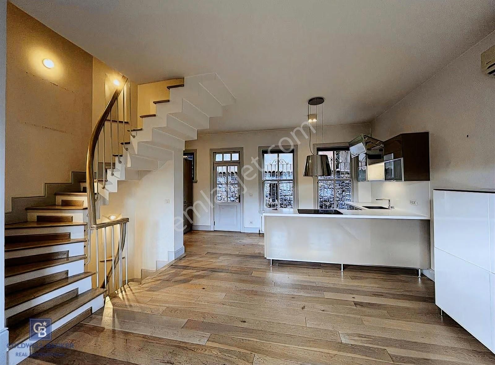 Üsküdar Kuzguncuk Da Bahçeli , Boğaz Manzaralı Kiralık Köşk - Görsel 11