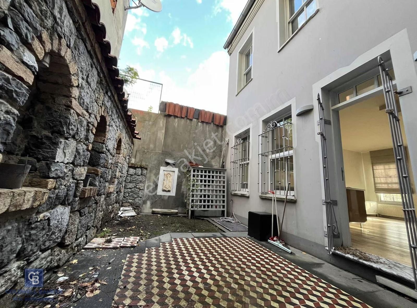 Üsküdar Kuzguncuk Da Bahçeli , Boğaz Manzaralı Kiralık Köşk - Görsel 19