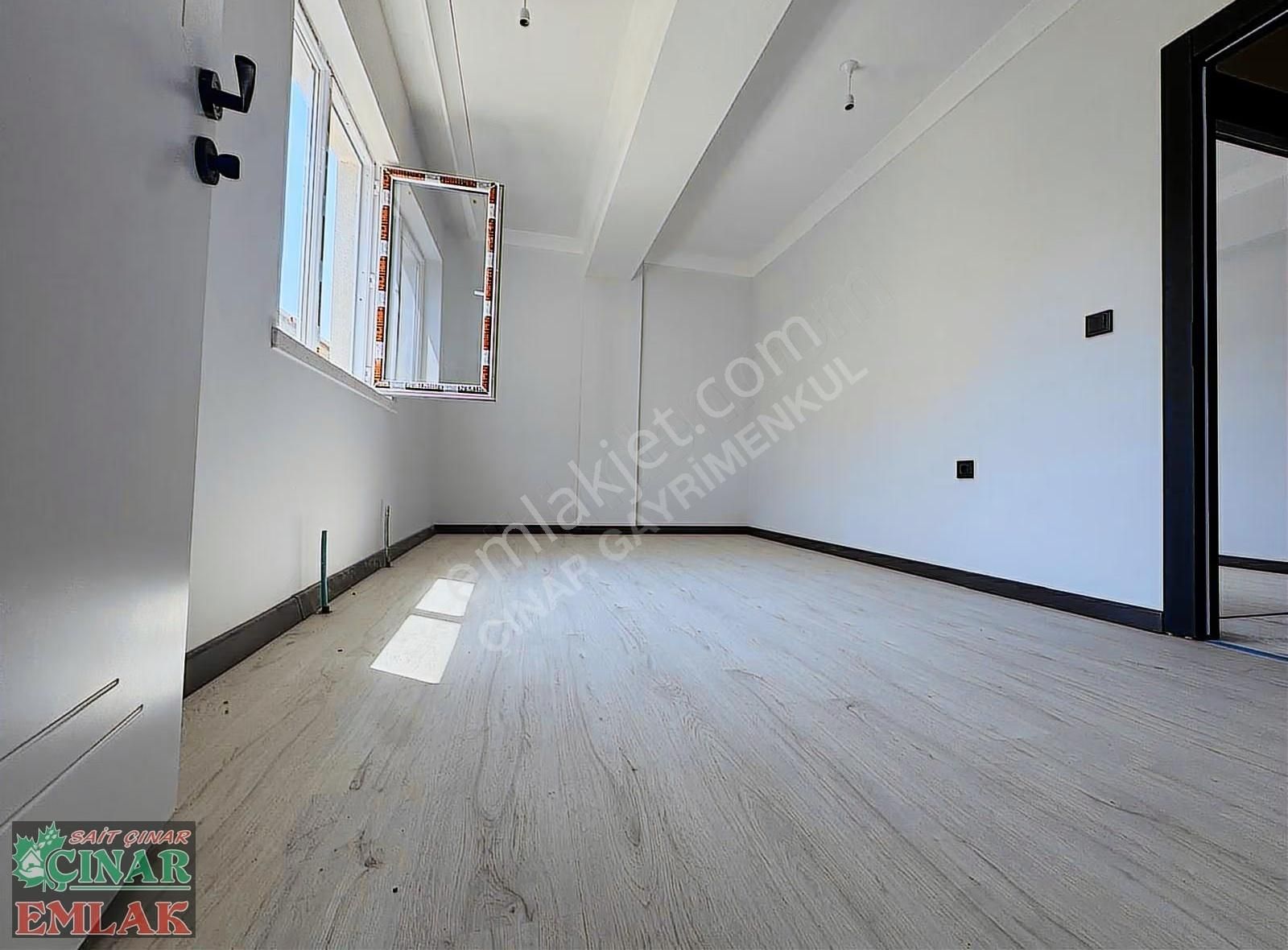 Çınar'dan Merkezi Konumda Mükemmel İşçiliğiyle 3+1 Arakat Daire - Görsel 2