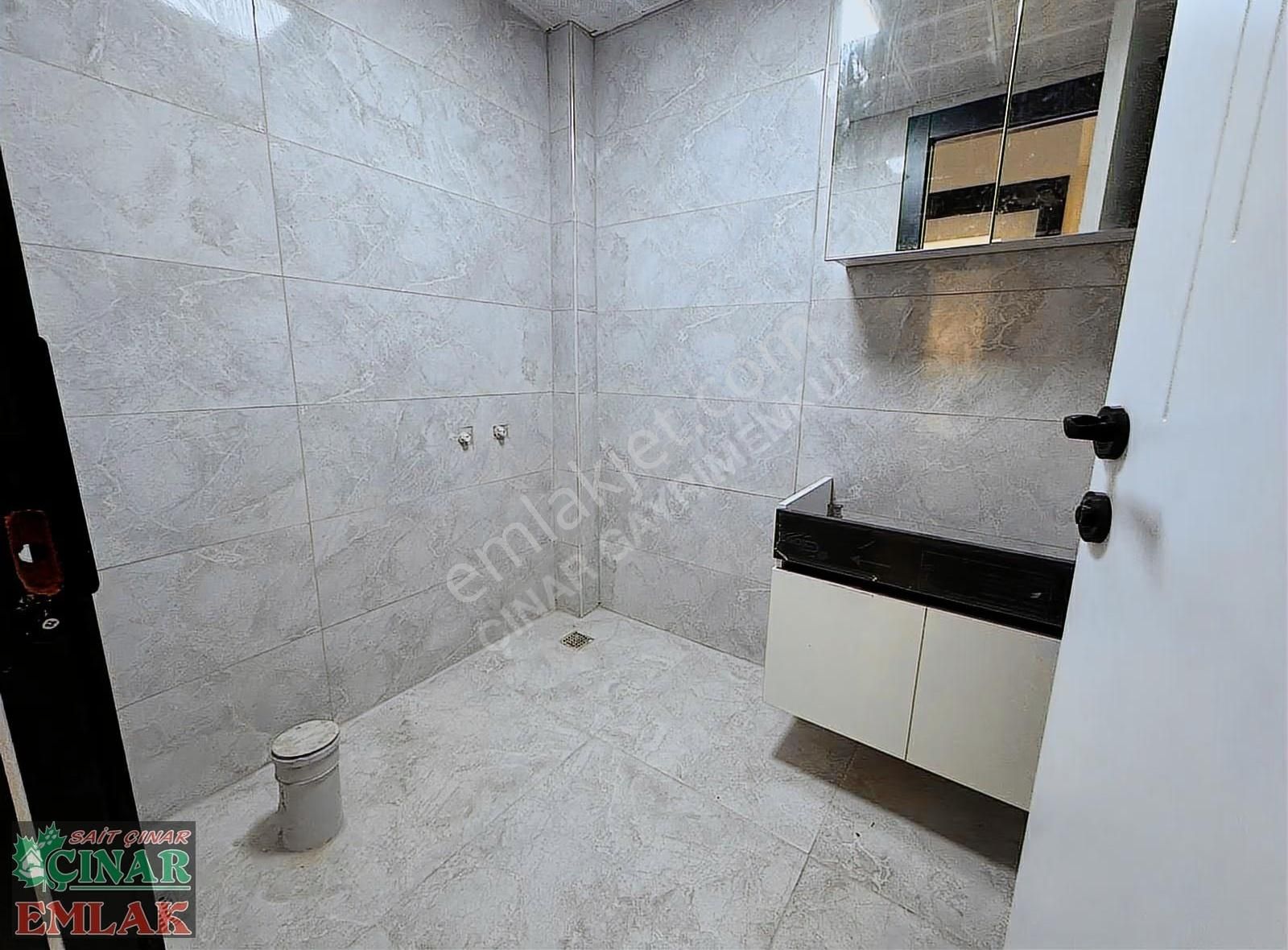 Çınar'dan Merkezi Konumda Mükemmel İşçiliğiyle 3+1 Arakat Daire