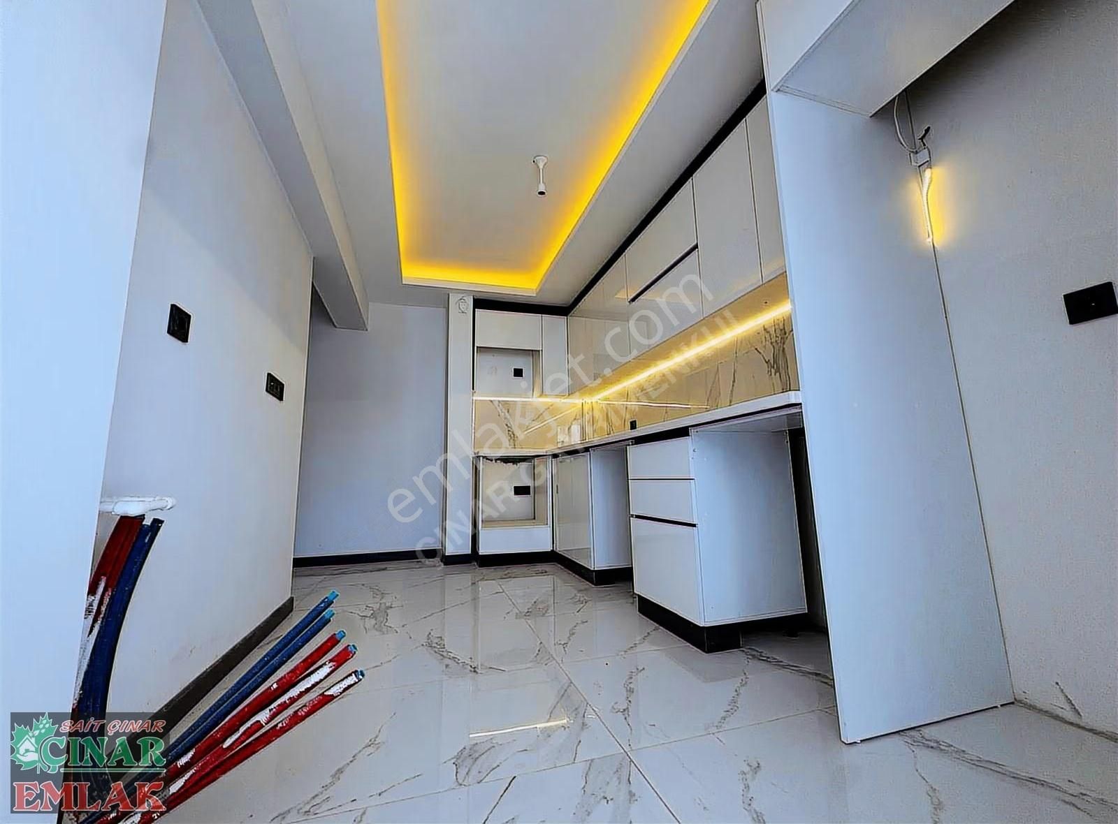 Çınar'dan Merkezi Konumda Mükemmel İşçiliğiyle 3+1 Arakat Daire - Görsel 14