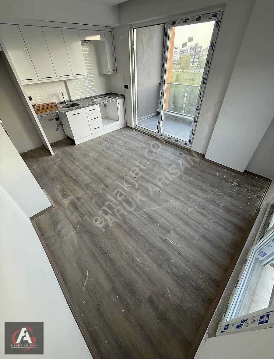 Faruk Arısan'dan Kum Mahallesinde Oturuma Hazır Lüx 1+1 Daire - Görsel 4