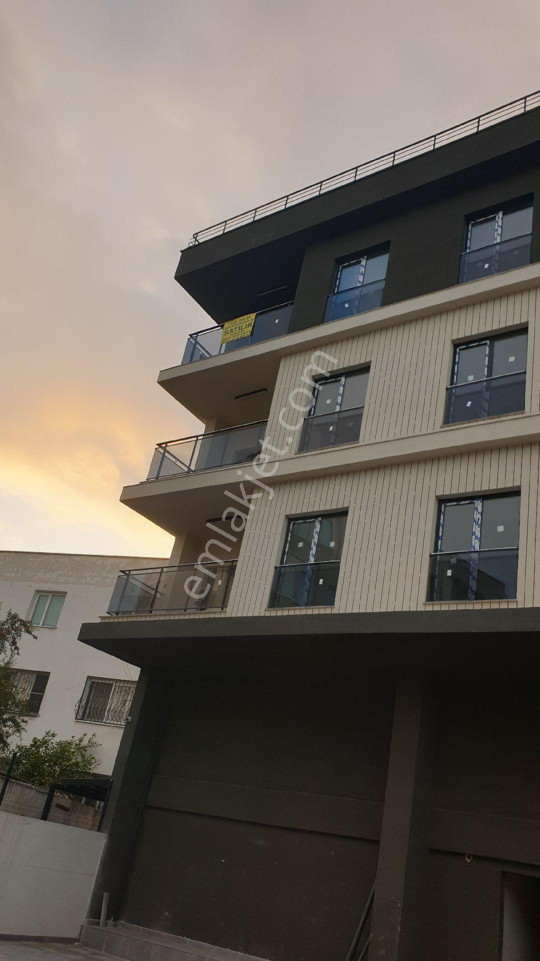 Kuşadası Merkezde Yerden Isıtma Doğalgazlı Asansörlü Ebeveyn Banyolu Satılık Daire - Görsel 3