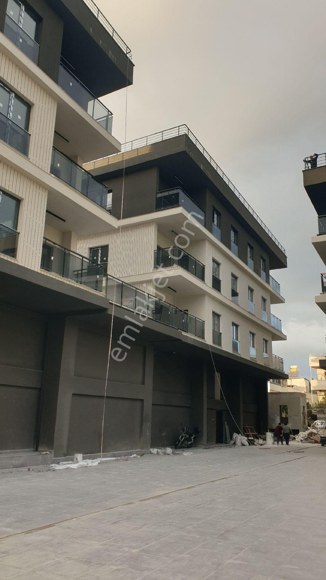 Kuşadası Merkezde Yerden Isıtma Doğalgazlı Asansörlü Ebeveyn Banyolu Satılık Daire - Görsel 9