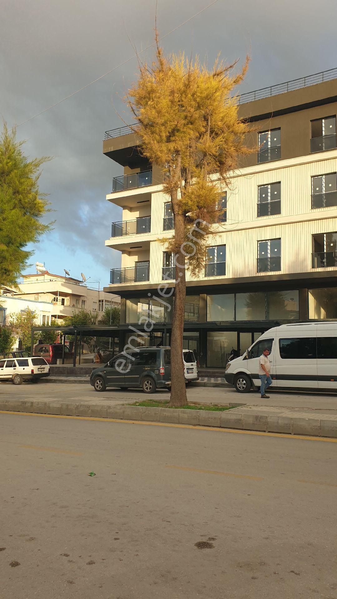 Kuşadası Merkezde Yerden Isıtma Doğalgazlı Asansörlü Ebeveyn Banyolu Satılık Daire - Görsel 2