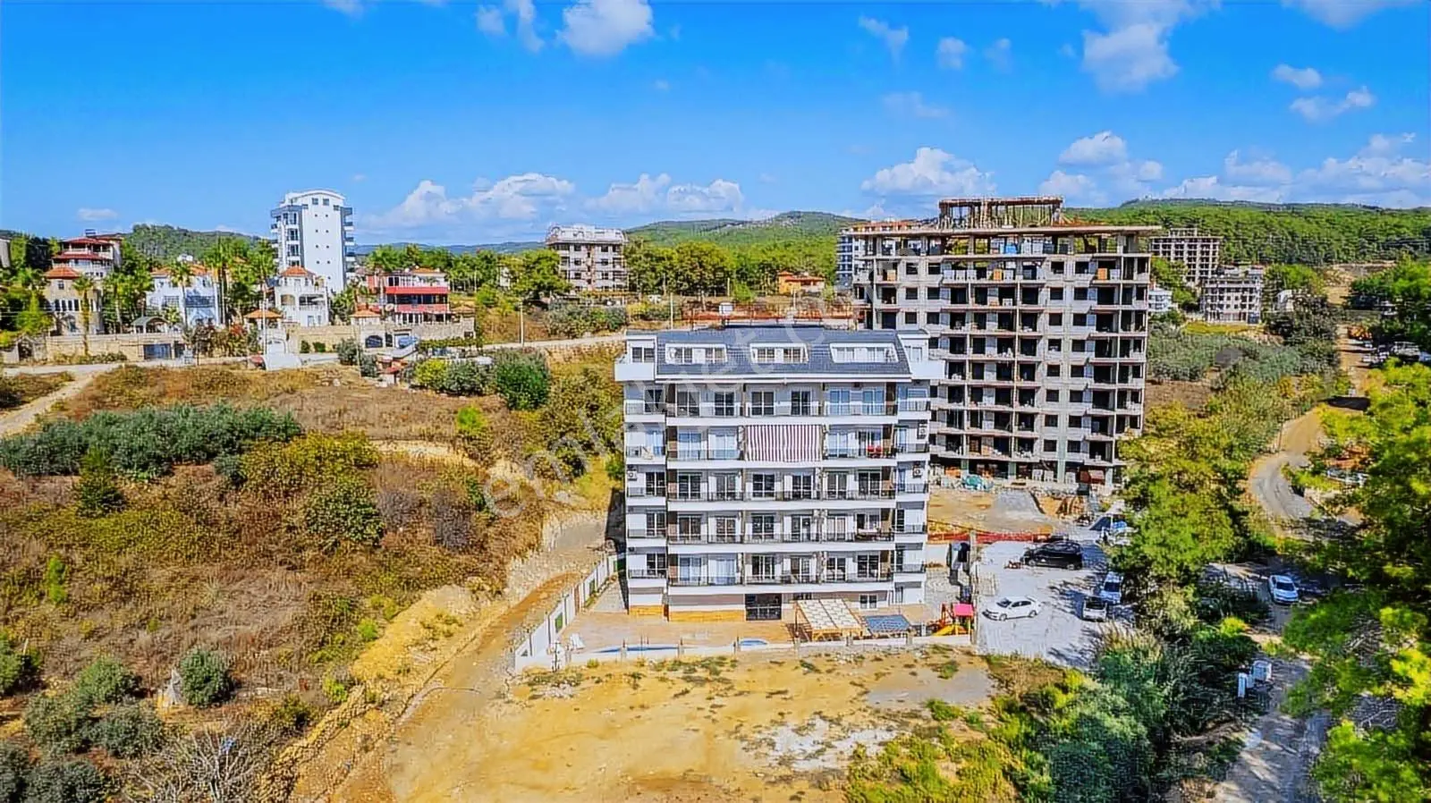 Alanya Avsallar Satılık Aktiviteli Eşyasız 1+1 Daire