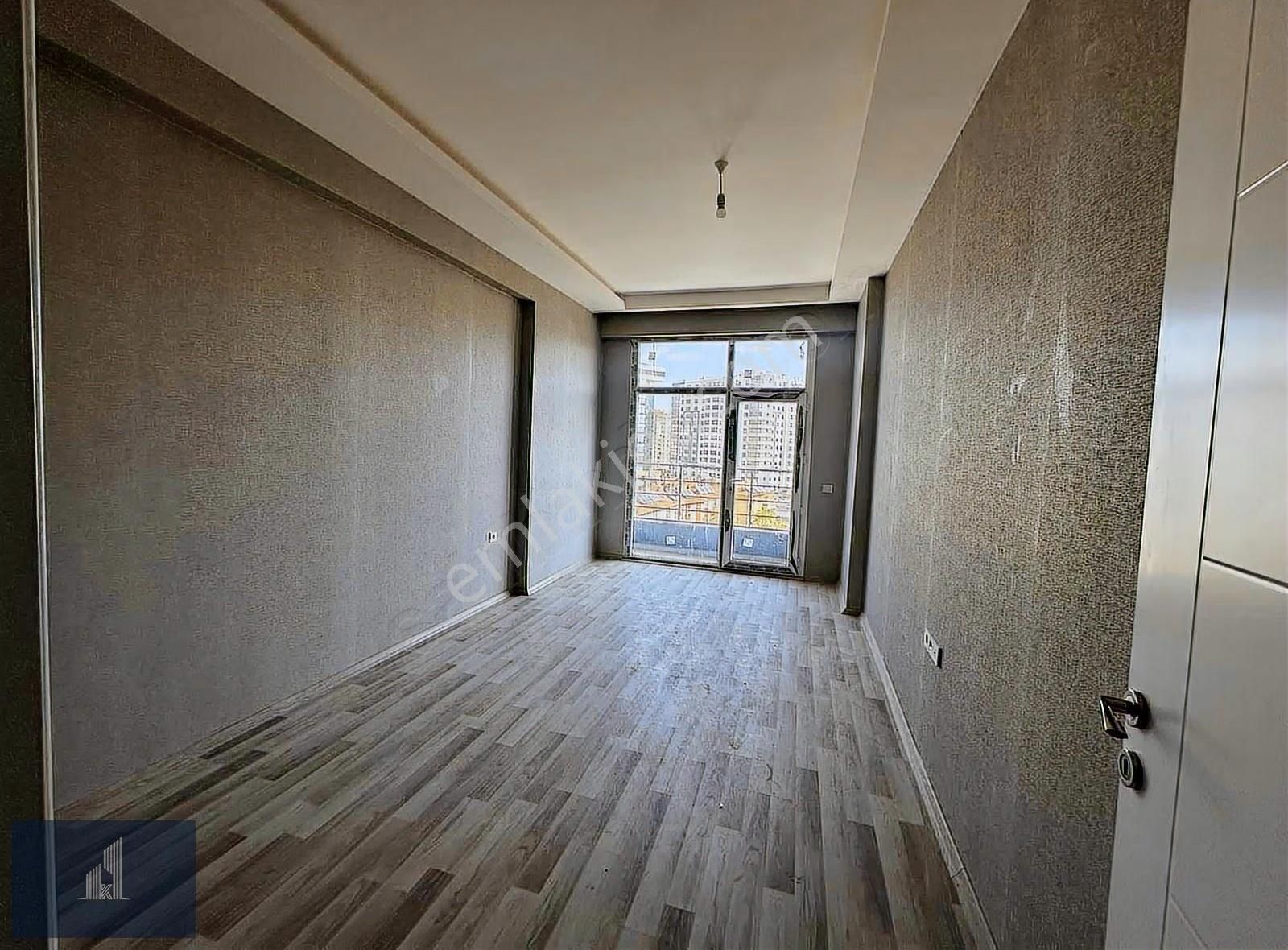 Kadir Dikici'den Ömer Halisdemir Caddesinde Kiralık 3,5+1 Daire - Görsel 12