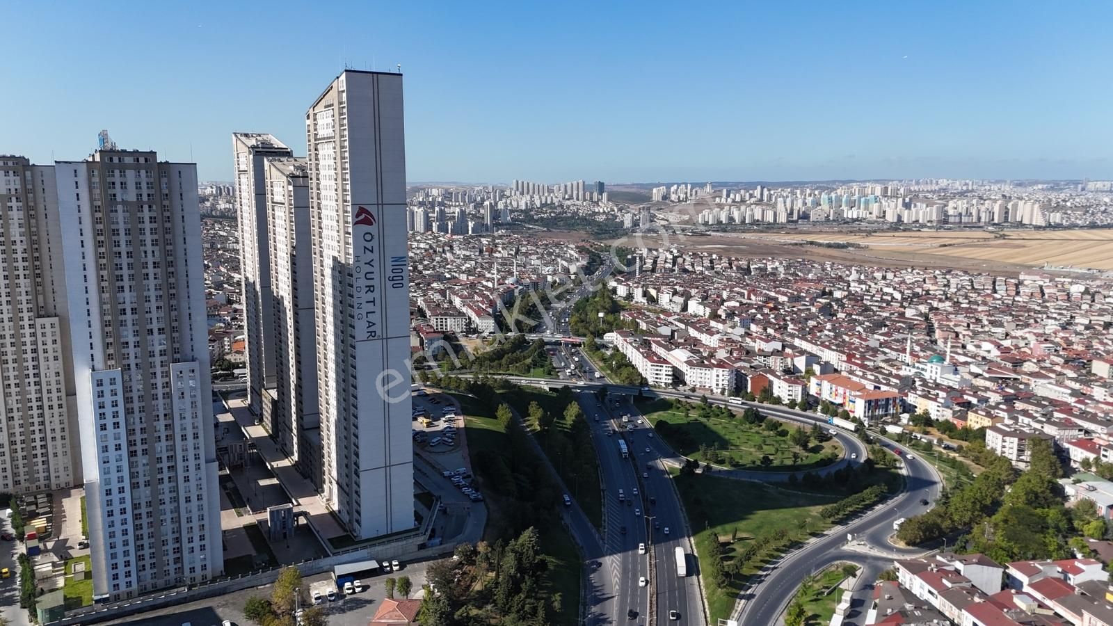 Esenyurt Merkezde Merkezi Konumda 2700 Daireli Projenin Altında - Görsel 18
