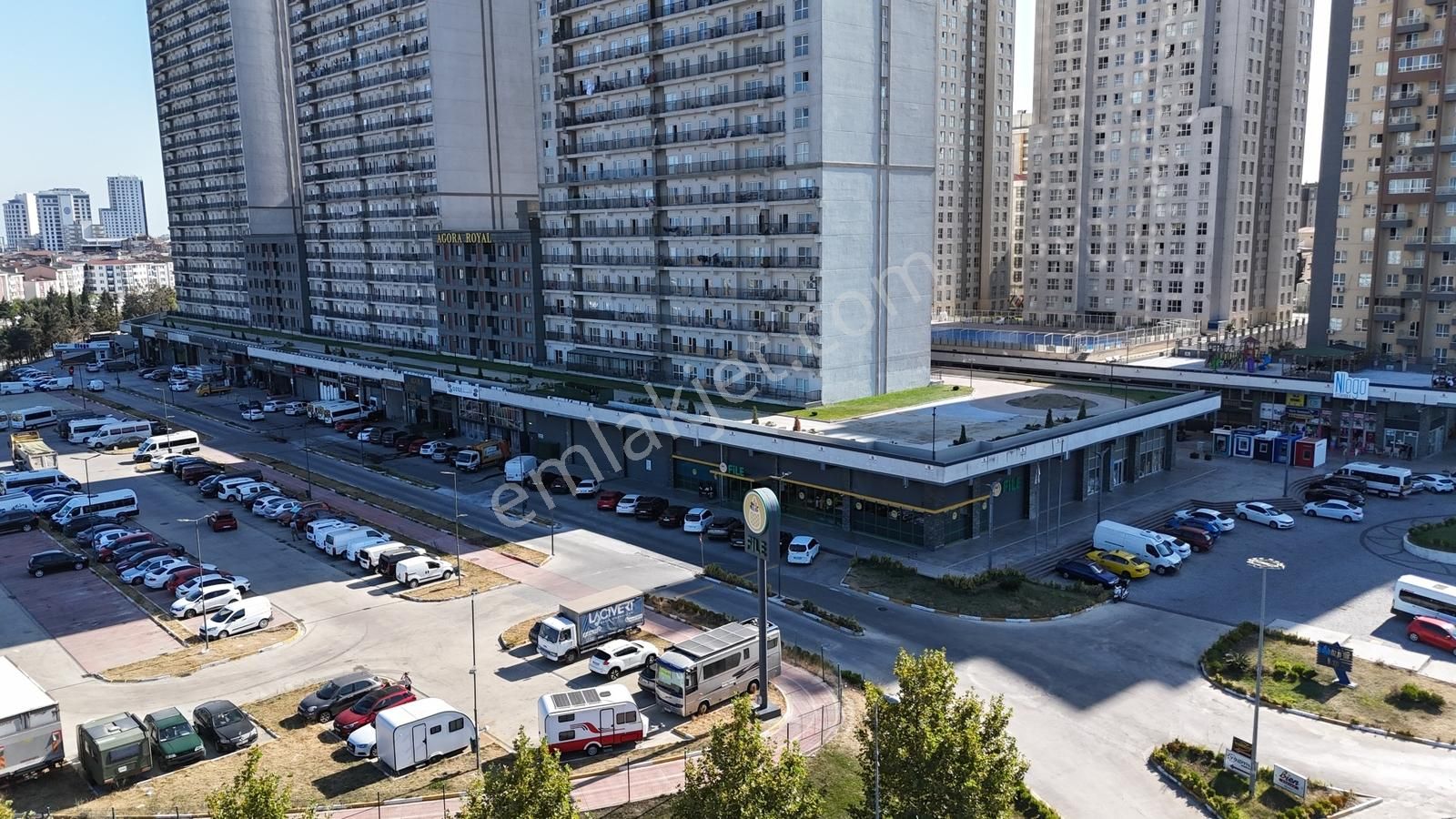 Esenyurt Merkezde Merkezi Konumda 2700 Daireli Projenin Altında - Görsel 14