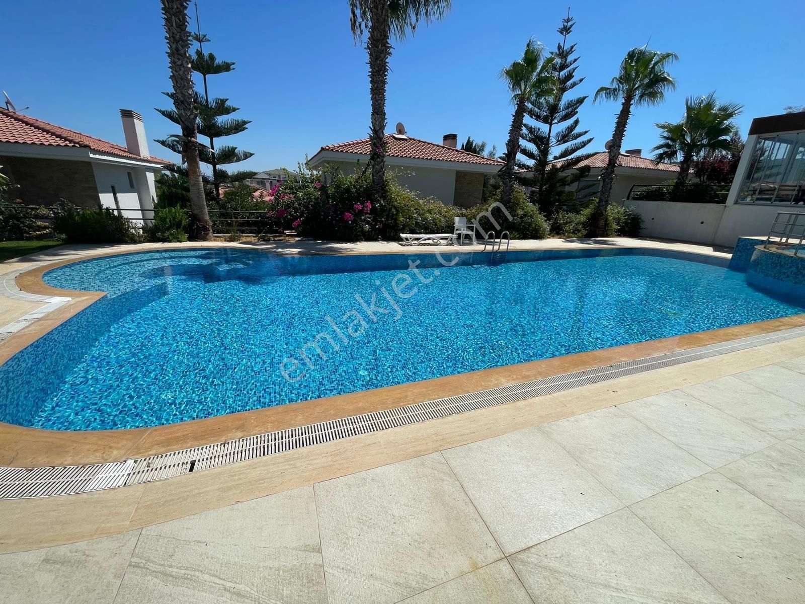 Turyap Çeşme İnönü Havuzlu Sitede Satılık Tam Müstakil 3+1 Villa - Görsel 3