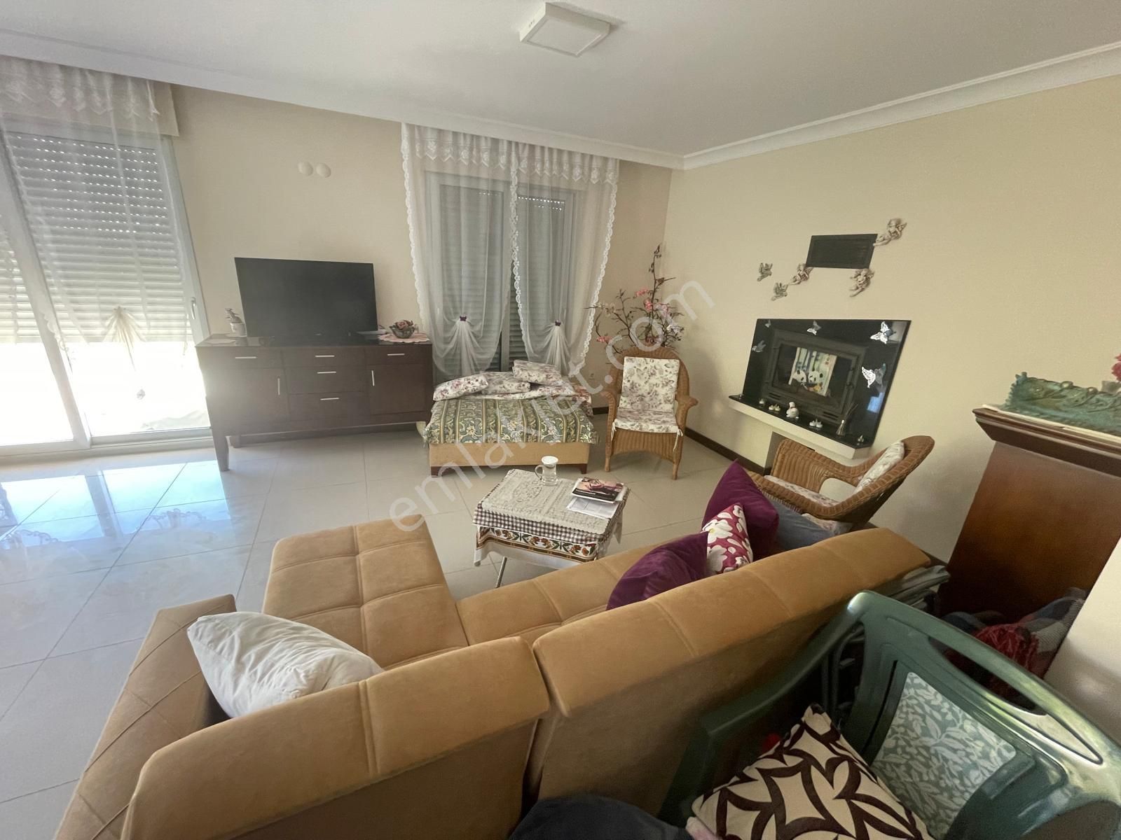 Turyap Çeşme İnönü Havuzlu Sitede Satılık Tam Müstakil 3+1 Villa - Görsel 11