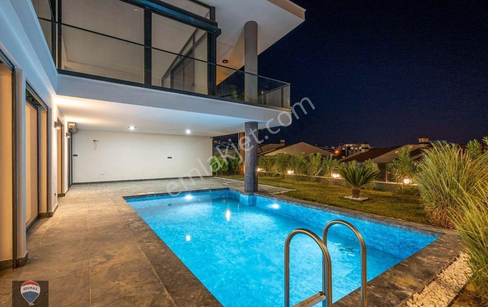 Kuşadası Marinada Deniz Manzaralı Özel Havuzlu Yeni Yapım Lüks Villalar - Görsel 6