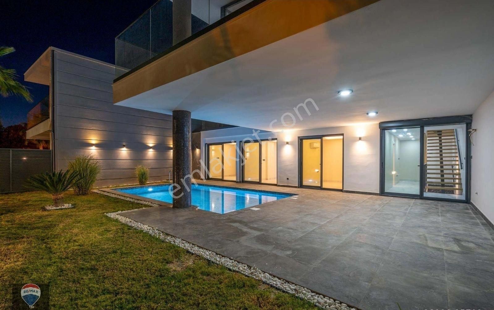 Kuşadası Marinada Deniz Manzaralı Özel Havuzlu Yeni Yapım Lüks Villalar - Görsel 4