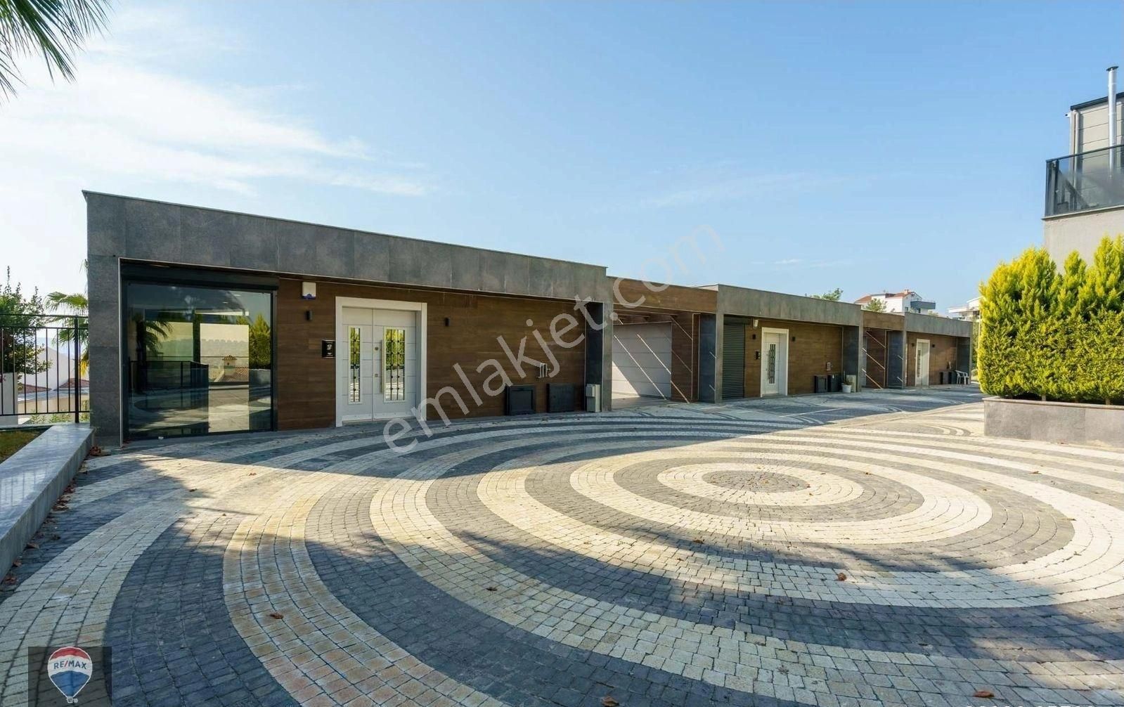 Kuşadası Marinada Deniz Manzaralı Özel Havuzlu Yeni Yapım Lüks Villalar - Görsel 2