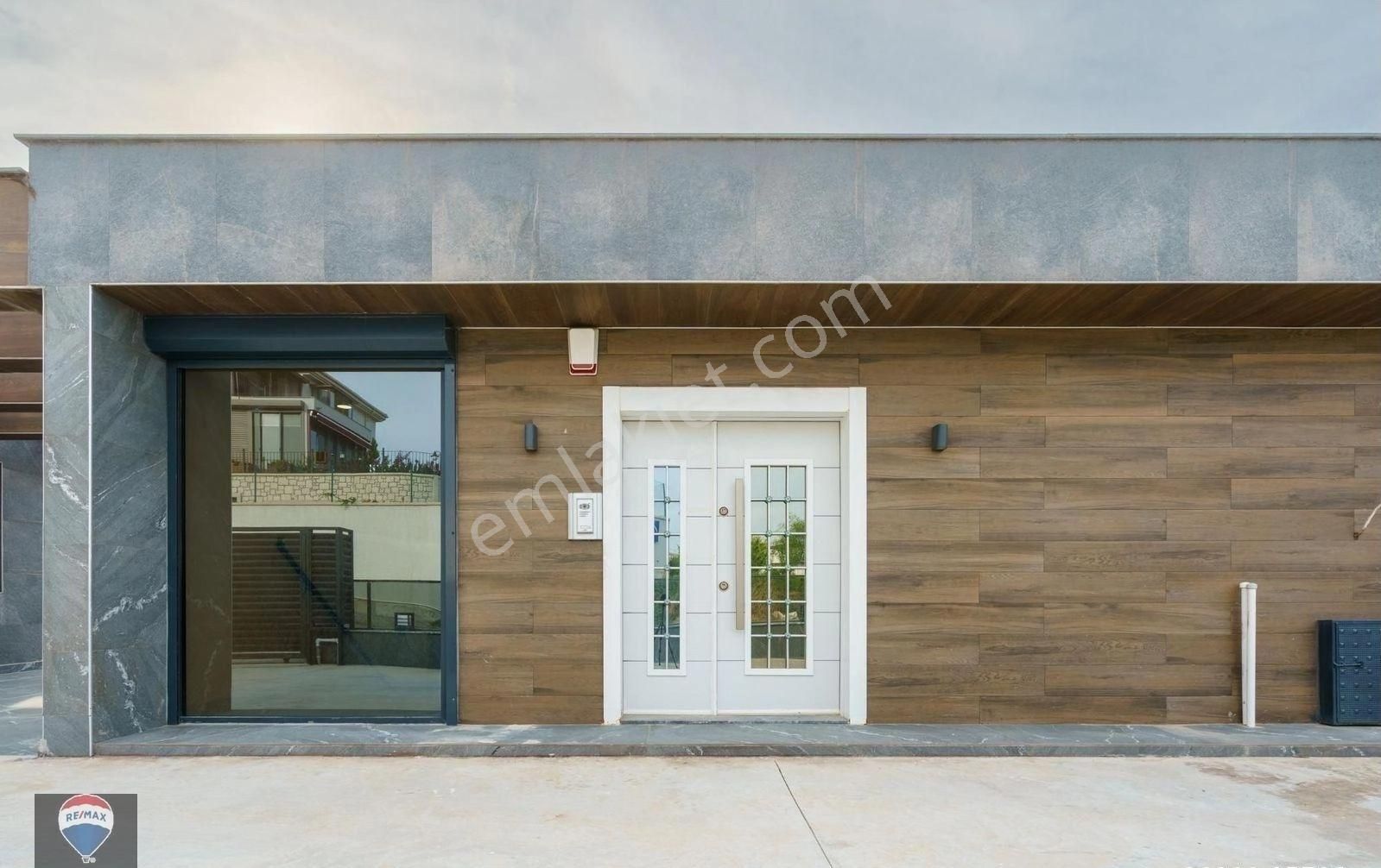 Marina Konakları Kuşadasının En Güzel Deniz Manzarasına Sahip 4+2 Sıfır Villa - Görsel 15