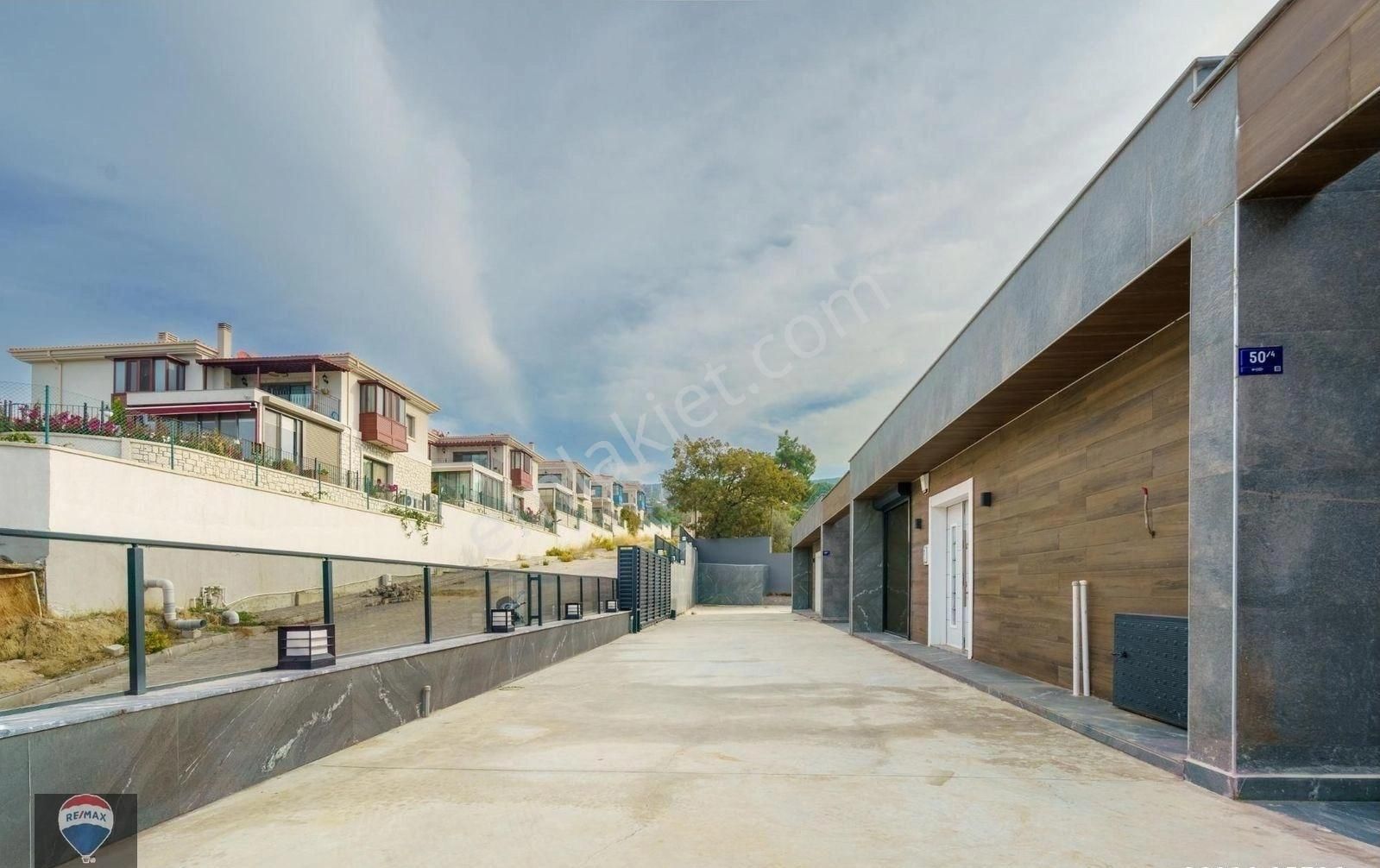 Marina Konakları Kuşadasının En Güzel Deniz Manzarasına Sahip 4+2 Sıfır Villa - Görsel 34