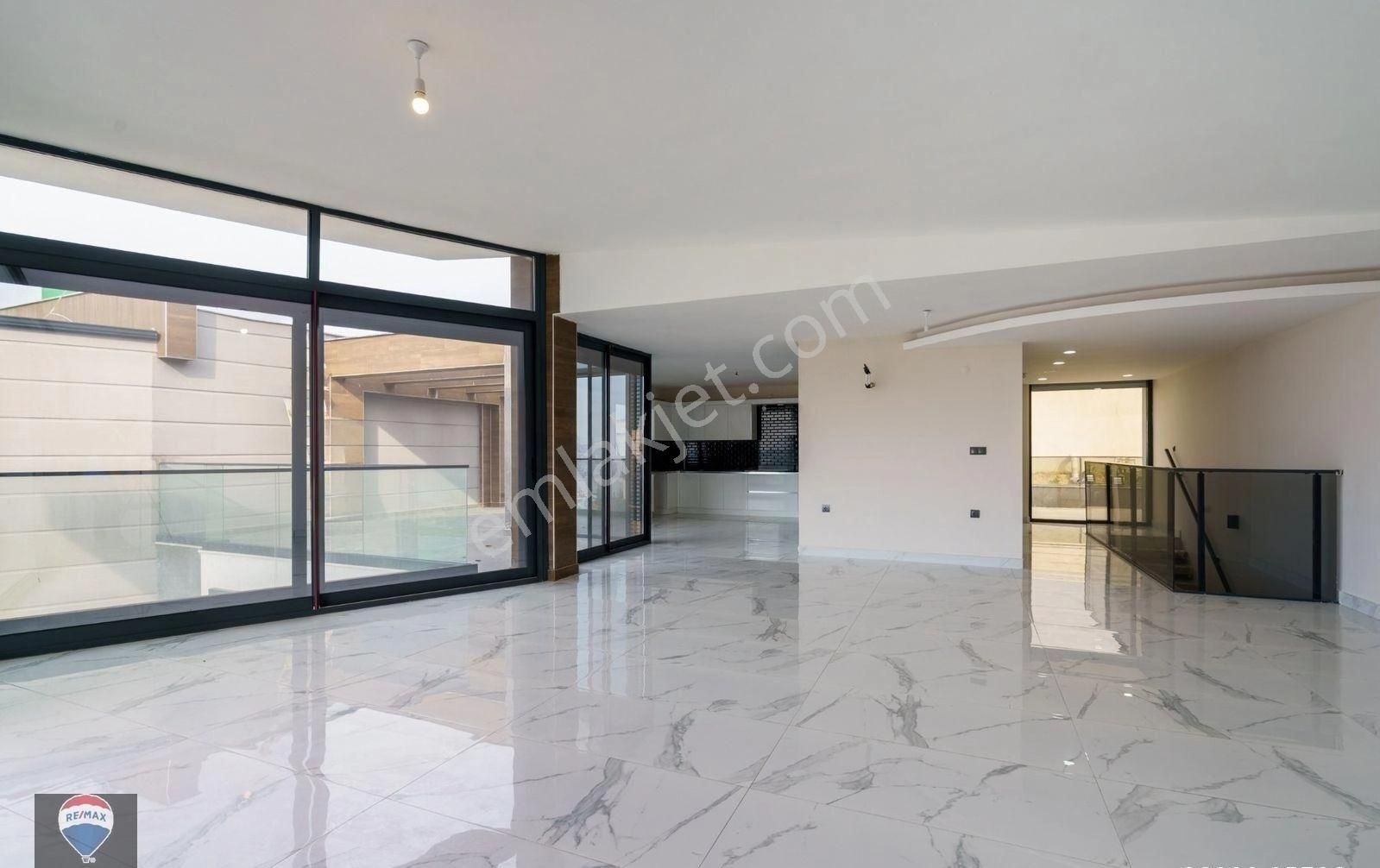 Marina Konakları Kuşadasının En Güzel Deniz Manzarasına Sahip 4+2 Sıfır Villa - Görsel 18