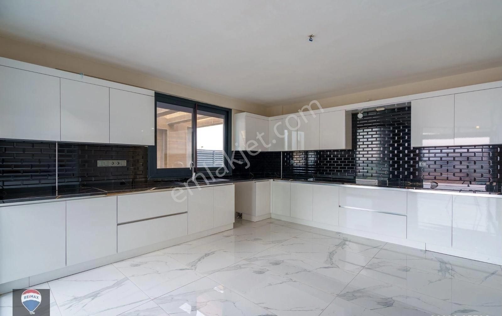 Marina Konakları Kuşadasının En Güzel Deniz Manzarasına Sahip 4+2 Sıfır Villa - Görsel 33