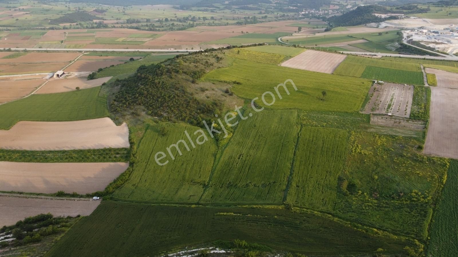 Karataş'tan Bursa Bilecik Yolunda 8350 M2 Hızlı Tren Arkası - Görsel 8