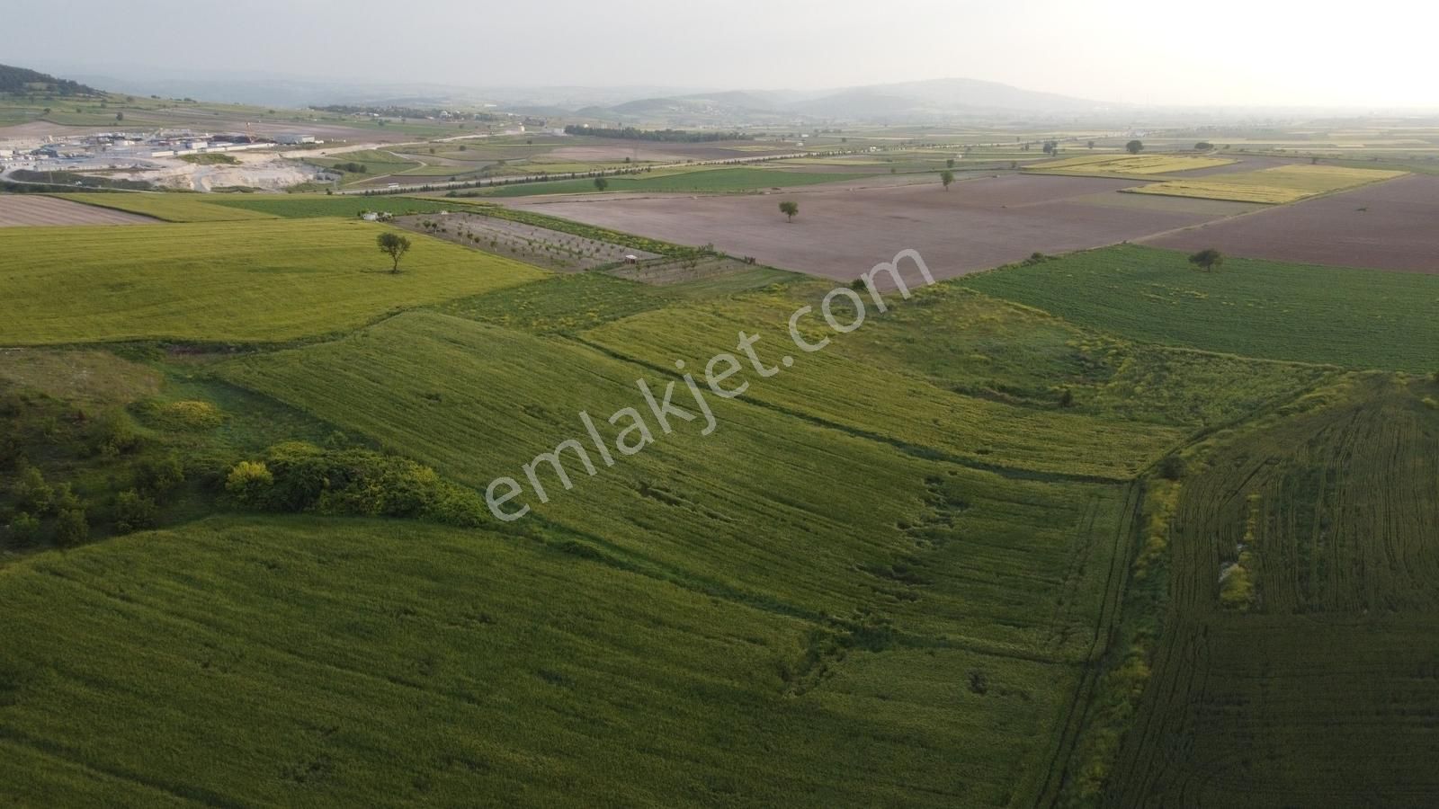 Karataş'tan Bursa Bilecik Yolunda 8350 M2 Hızlı Tren Arkası - Görsel 3