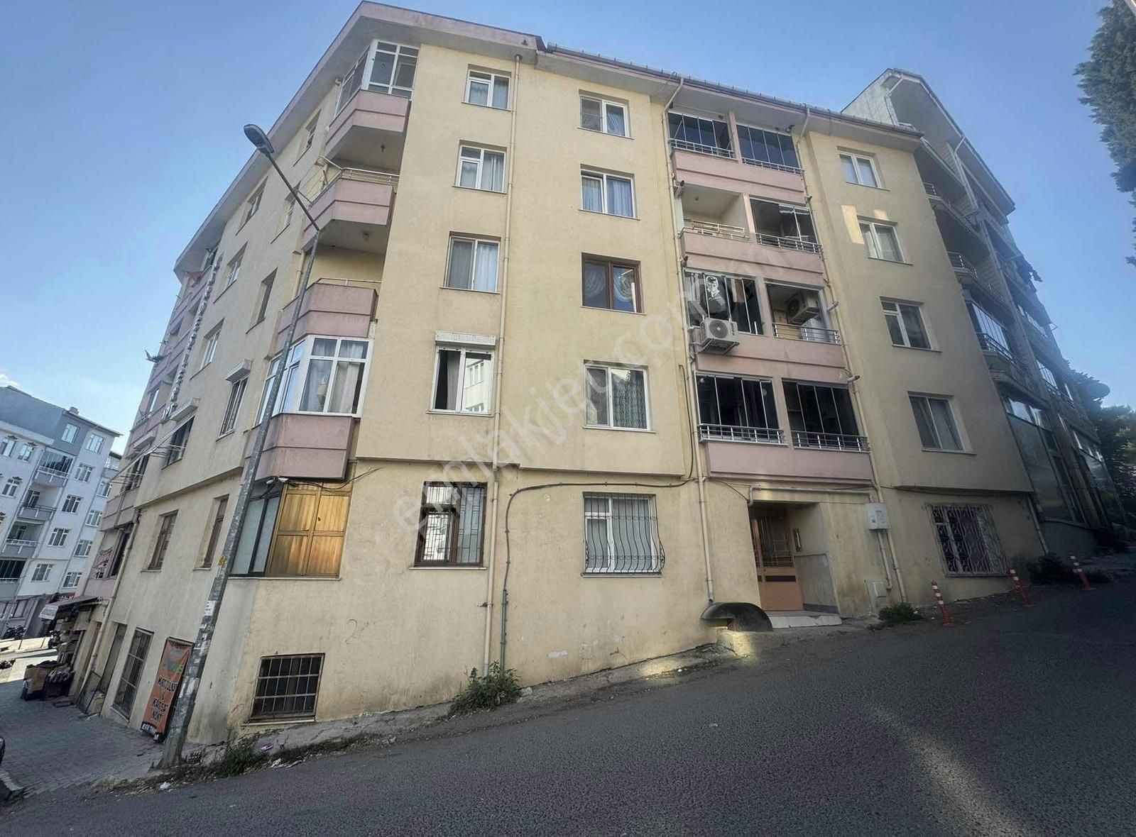 Tema Emlaktan Çiflikönü Mah Sgk Mevki Geniş Satılık 3+1 Daire