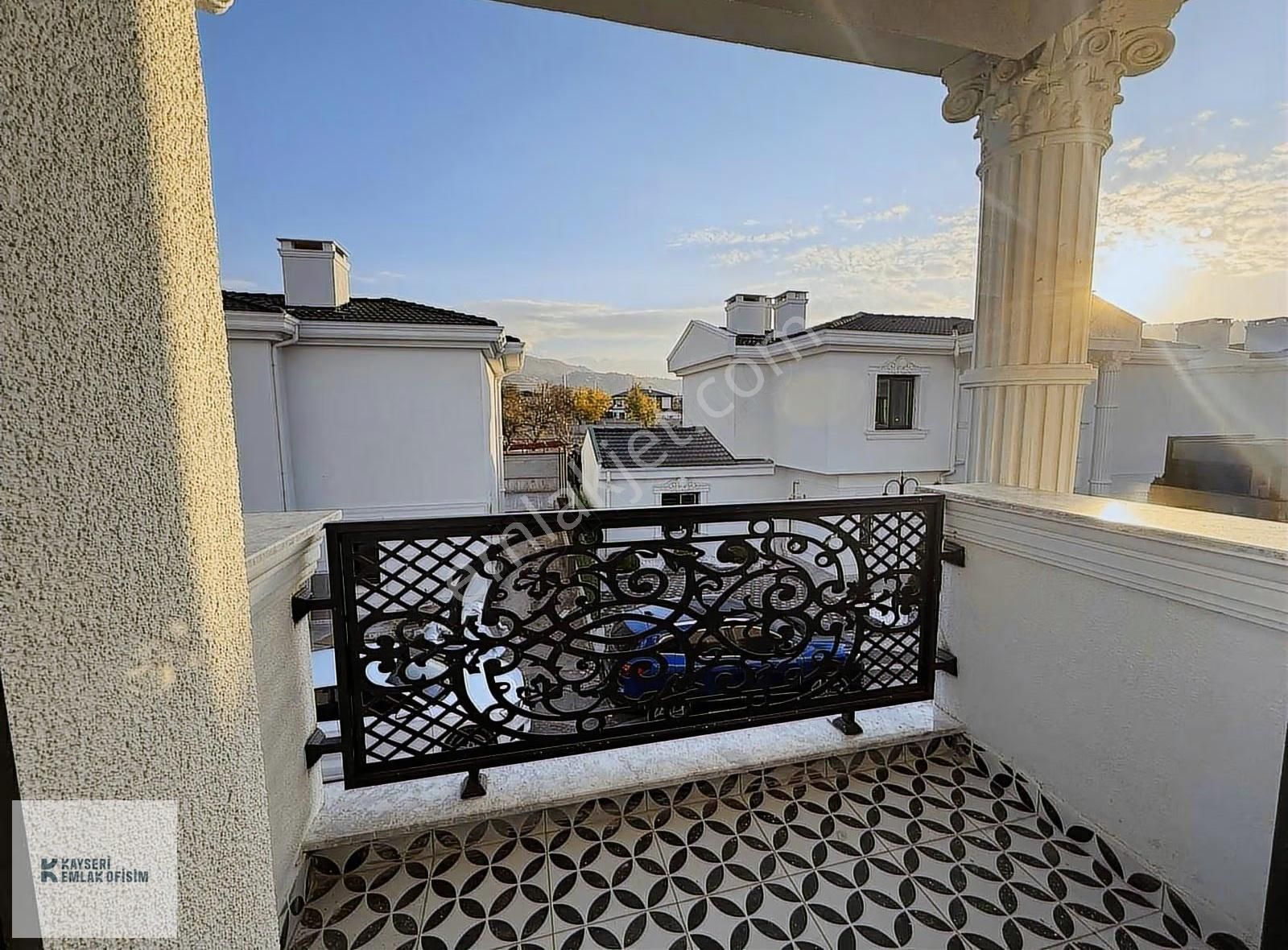 Emlak Ofisimden Altınoluk Şehzade Villalarında 5+1 Lüks Villa - Görsel 19