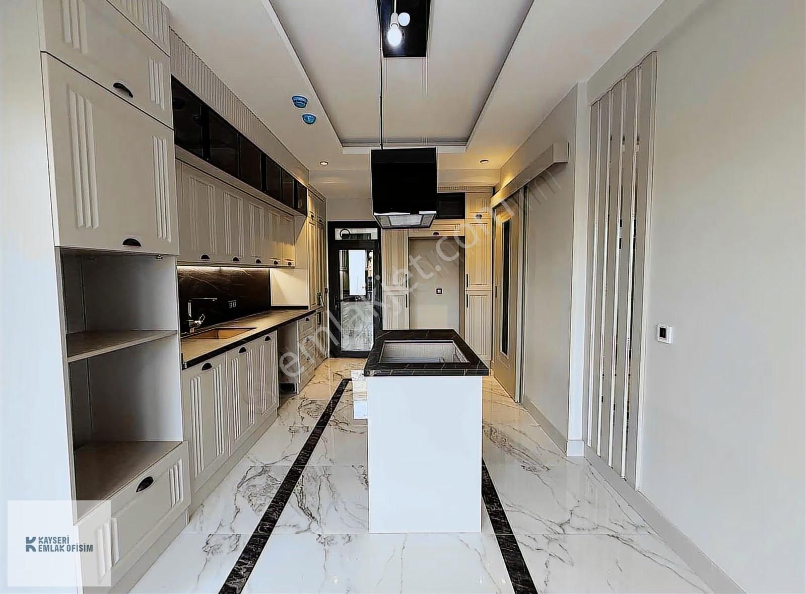 Emlak Ofisimden Altınoluk Şehzade Villalarında 5+1 Lüks Villa - Görsel 24