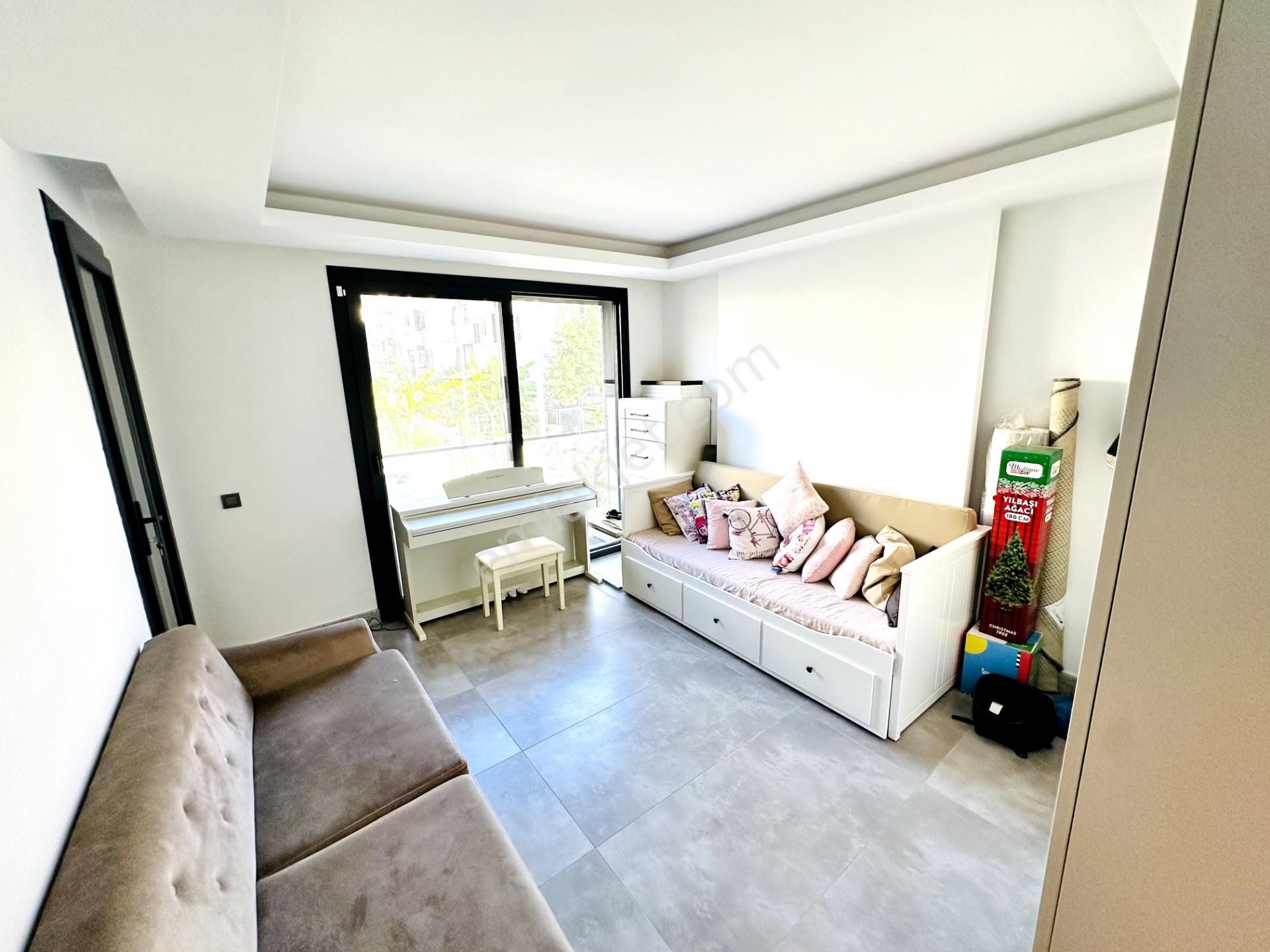 Kadınlar Denizinde Denize 900m Bakımlı Yeni 3+1 Villa Satılık - Görsel 32