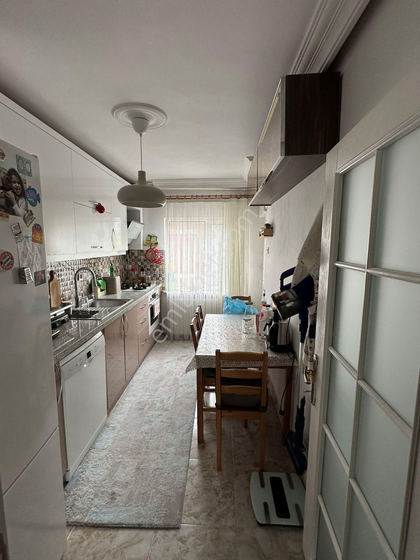 Barış Mahallesinde Site İçinde Metroya Yakın Geniş 2+1 Daire - Görsel 3